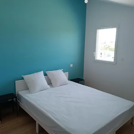 Dom wakacyjny Lumineuse 2 Chambres Avec Piscine Sur Briscous
