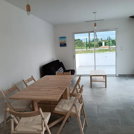 Lumineuse 2 Chambres Avec Piscine Sur *