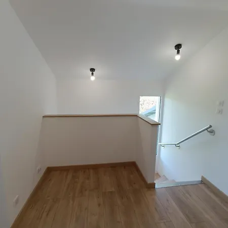 Dom wakacyjny Lumineuse 2 Chambres Avec Piscine Sur *